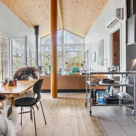 4 Bedroom Pet Friendly In 펜션