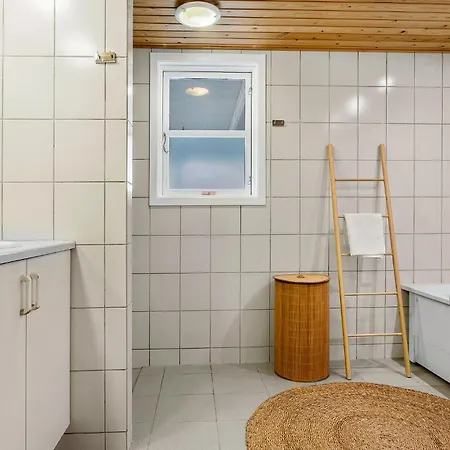 4 Bedroom Pet Friendly In