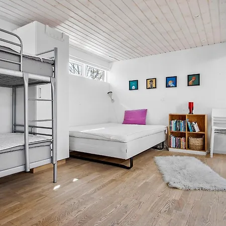 4 Bedroom Pet Friendly In 펜션