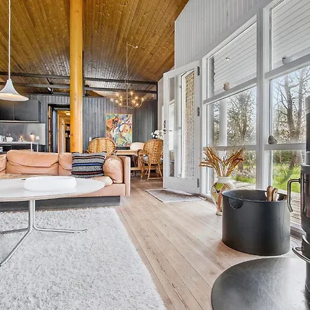 4 Bedroom Pet Friendly In 스트랜비