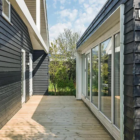 4 Bedroom Pet Friendly In