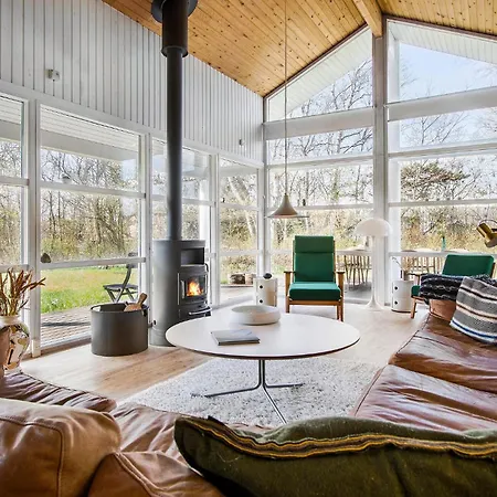 펜션 4 Bedroom Pet Friendly In *