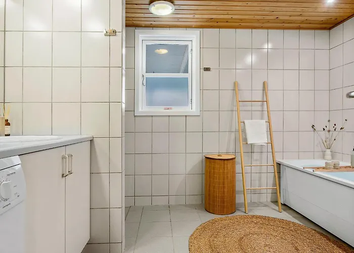 4 Bedroom Pet Friendly In