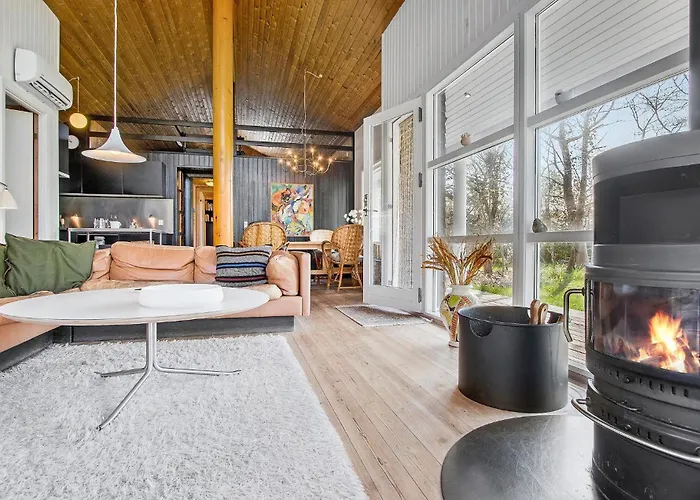 4 Bedroom Pet Friendly In Strandby