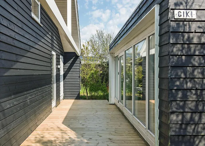 4 Bedroom Pet Friendly In
